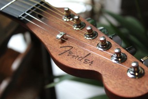 Fender "American Acoustasonic Telecaster All-Mahogany, Bourbon Burst, Ebony" GIGBAG