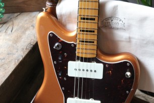 FENDER "Troy Van Leeuwen Jazzmaster, Cooper Aged, Maple" HARDCASE