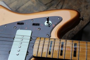 FENDER "Troy Van Leeuwen Jazzmaster, Cooper Aged, Maple" HARDCASE