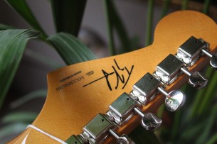 FENDER "Troy Van Leeuwen Jazzmaster, Cooper Aged, Maple" HARDCASE