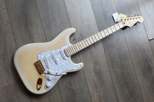 FENDER "Richie Kotzen Stratocaster, Maple Fingerboard, Transparent White Burst" GIGBAG