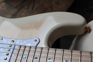 FENDER "Richie Kotzen Stratocaster, Maple Fingerboard, Transparent White Burst" GIGBAG