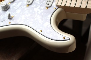 FENDER "Richie Kotzen Stratocaster, Maple Fingerboard, Transparent White Burst" GIGBAG