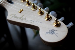 FENDER "Richie Kotzen Stratocaster, Maple Fingerboard, Transparent White Burst" GIGBAG