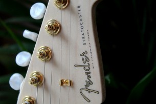 FENDER "Richie Kotzen Stratocaster, Maple Fingerboard, Transparent White Burst" GIGBAG