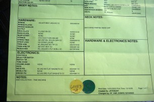 FENDER "Custom Shop '66 Jaguar Deluxe Closet Classic, Rosewood, Azteca Gold" 3,89 KG,