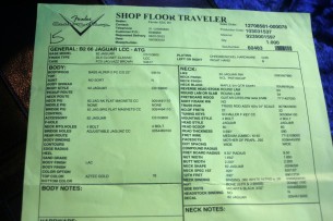 FENDER "Custom Shop '66 Jaguar Deluxe Closet Classic, Rosewood, Azteca Gold" 3,89 KG,