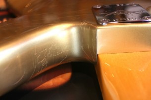 FENDER "Custom Shop '66 Jaguar Deluxe Closet Classic, Rosewood, Azteca Gold" 3,89 KG,