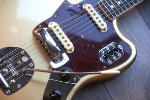 FENDER "Custom Shop '66 Jaguar Deluxe Closet Classic, Rosewood, Azteca Gold" 3,89 KG,