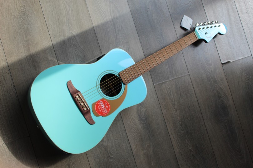 Fender "Malibu Player, Aqua Splash, Walnut"