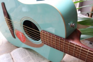 Fender "Malibu Player, Aqua Splash, Walnut"