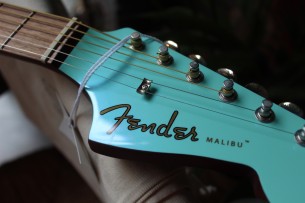 Fender "Malibu Player, Aqua Splash, Walnut"