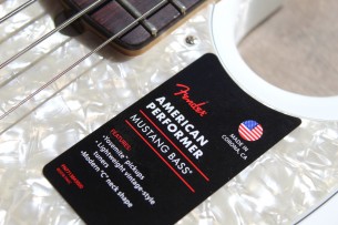 FENDER "American Performer Mustang® Bass, Arctic , Rosewood"