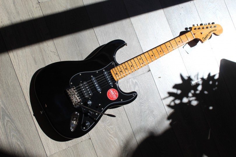 Squier "Classic Vibe '70s Stratocaster HSS Black" by FENDER