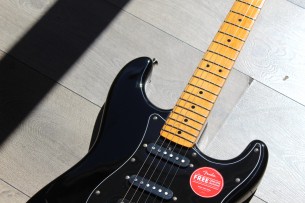 Squier "Classic Vibe '70s Stratocaster HSS Black" by FENDER