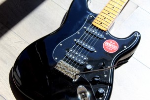 Squier "Classic Vibe '70s Stratocaster HSS Black" by FENDER