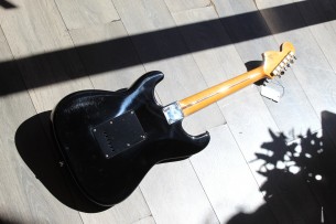 Squier "Classic Vibe '70s Stratocaster HSS Black" by FENDER