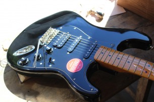 Squier "Classic Vibe '70s Stratocaster HSS Black" by FENDER