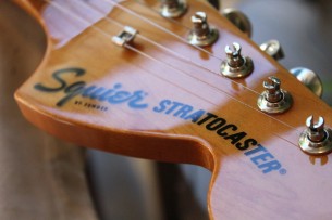 Squier "Classic Vibe '70s Stratocaster HSS Black" by FENDER