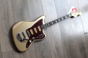 FENDER "Gold Foil Jazzmaster, Ebony Fingerboard, Shoreline Gold" GIGBAG, 3, 76 KG
