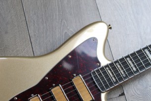 FENDER "Gold Foil Jazzmaster, Ebony Fingerboard, Shoreline Gold" GIGBAG, 3, 76 KG