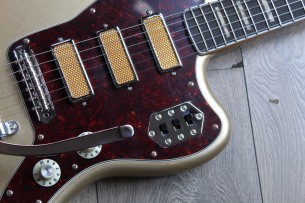 FENDER "Gold Foil Jazzmaster, Ebony Fingerboard, Shoreline Gold" GIGBAG, 3, 76 KG