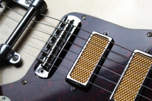 FENDER "Gold Foil Jazzmaster, Ebony Fingerboard, Shoreline Gold" GIGBAG, 3, 76 KG