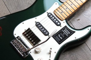 FENDER "Limited Edition Player Stratocaster HSS, Maple Fingerboard, British Racing Green" GIGBAG, 3, 89 KG