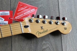 FENDER "Limited Edition Player Stratocaster HSS, Maple Fingerboard, British Racing Green" GIGBAG, 3, 89 KG