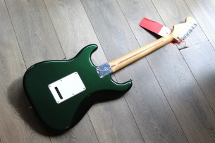 FENDER "Limited Edition Player Stratocaster HSS, Maple Fingerboard, British Racing Green" GIGBAG, 3, 89 KG