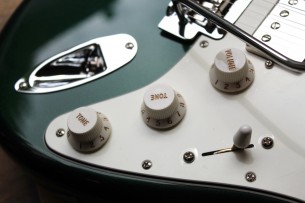 FENDER "Limited Edition Player Stratocaster HSS, Maple Fingerboard, British Racing Green" GIGBAG, 3, 89 KG