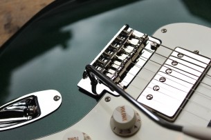 FENDER "Limited Edition Player Stratocaster HSS, Maple Fingerboard, British Racing Green" GIGBAG, 3, 89 KG