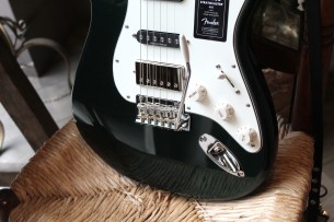 FENDER "Limited Edition Player Stratocaster HSS, Maple Fingerboard, British Racing Green" GIGBAG, 3, 89 KG
