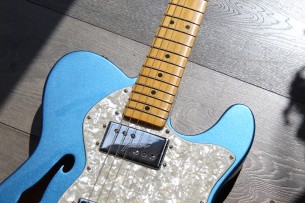 FENDER "American Vintage II 1972 Telecaster Thinline, Maple Fingerboard, Lake Placid Blue" HARDCASE