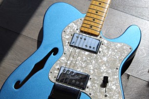 FENDER "American Vintage II 1972 Telecaster Thinline, Maple Fingerboard, Lake Placid Blue" HARDCASE