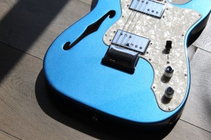 FENDER "American Vintage II 1972 Telecaster Thinline, Maple Fingerboard, Lake Placid Blue" HARDCASE