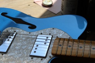 FENDER "American Vintage II 1972 Telecaster Thinline, Maple Fingerboard, Lake Placid Blue" HARDCASE