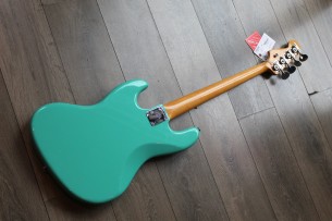 Fender "American Vintage II 1966 Jazz Bass, Sea Foam Green" 4, 10 KG