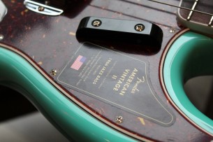 Fender "American Vintage II 1966 Jazz Bass, Sea Foam Green" 4, 10 KG