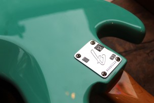 Fender "American Vintage II 1966 Jazz Bass, Sea Foam Green" 4, 10 KG