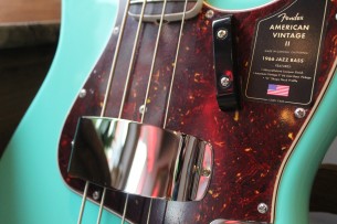 Fender "American Vintage II 1966 Jazz Bass, Sea Foam Green" 4, 10 KG