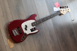 Fender “American Performer Mustang Bass, Aubergine,Rosewood “