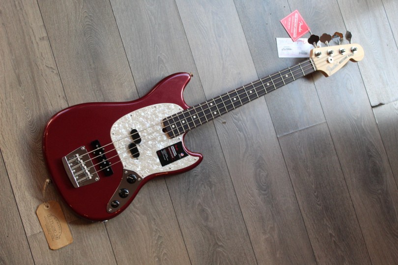 Fender “American Performer Mustang Bass, Aubergine,Rosewood “