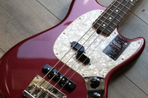 Fender “American Performer Mustang Bass, Aubergine,Rosewood “
