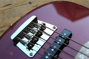 Fender “American Performer Mustang Bass, Aubergine,Rosewood “