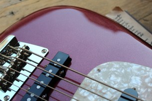Fender “American Performer Mustang Bass, Aubergine,Rosewood “