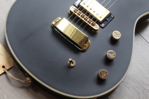 HAGSTROM "LIMITED ONLY 60 PIECES MADE (Number 09/60) Ultra Max Limited Gold Satin Black P-90" GIG BAG