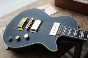 HAGSTROM "LIMITED ONLY 60 PIECES MADE (Number 09/60) Ultra Max Limited Gold Satin Black P-90" GIG BAG