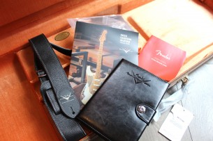 FENDER "Custom Shop Heavy Relic '62 Jaguar Matching Head Fiesta Red" HARDCASE