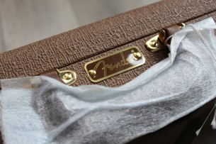 FENDER "Custom Shop Heavy Relic '62 Jaguar Matching Head Fiesta Red" HARDCASE